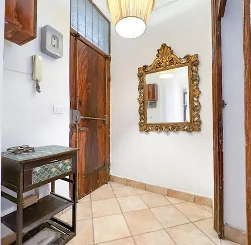 Vatican Art Apartment *