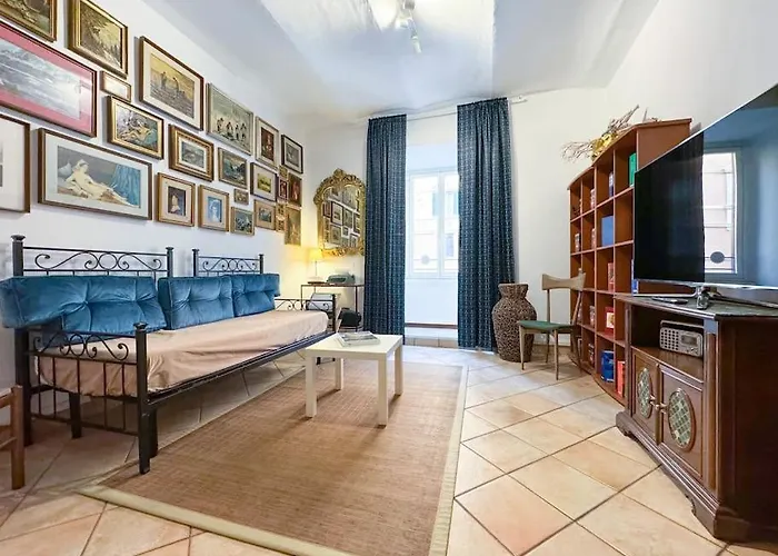 Vatican Art Apartment *